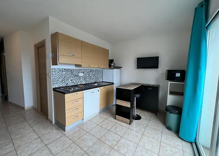 Superbe En Avec Piscine Proche * Linguizzetta