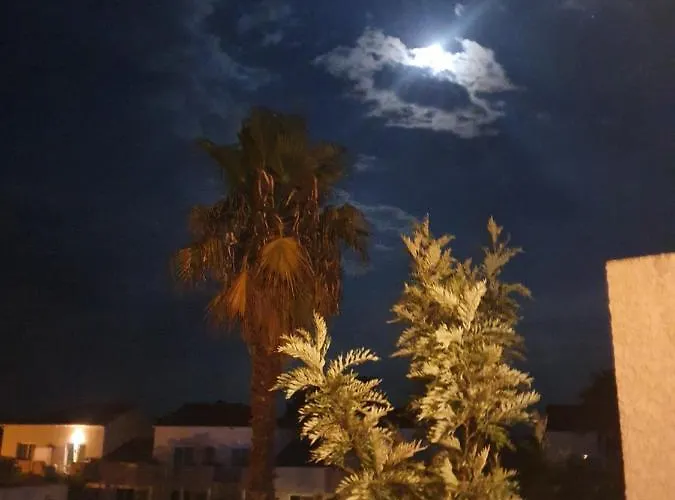 Superbe En Avec Piscine Proche Appartement *